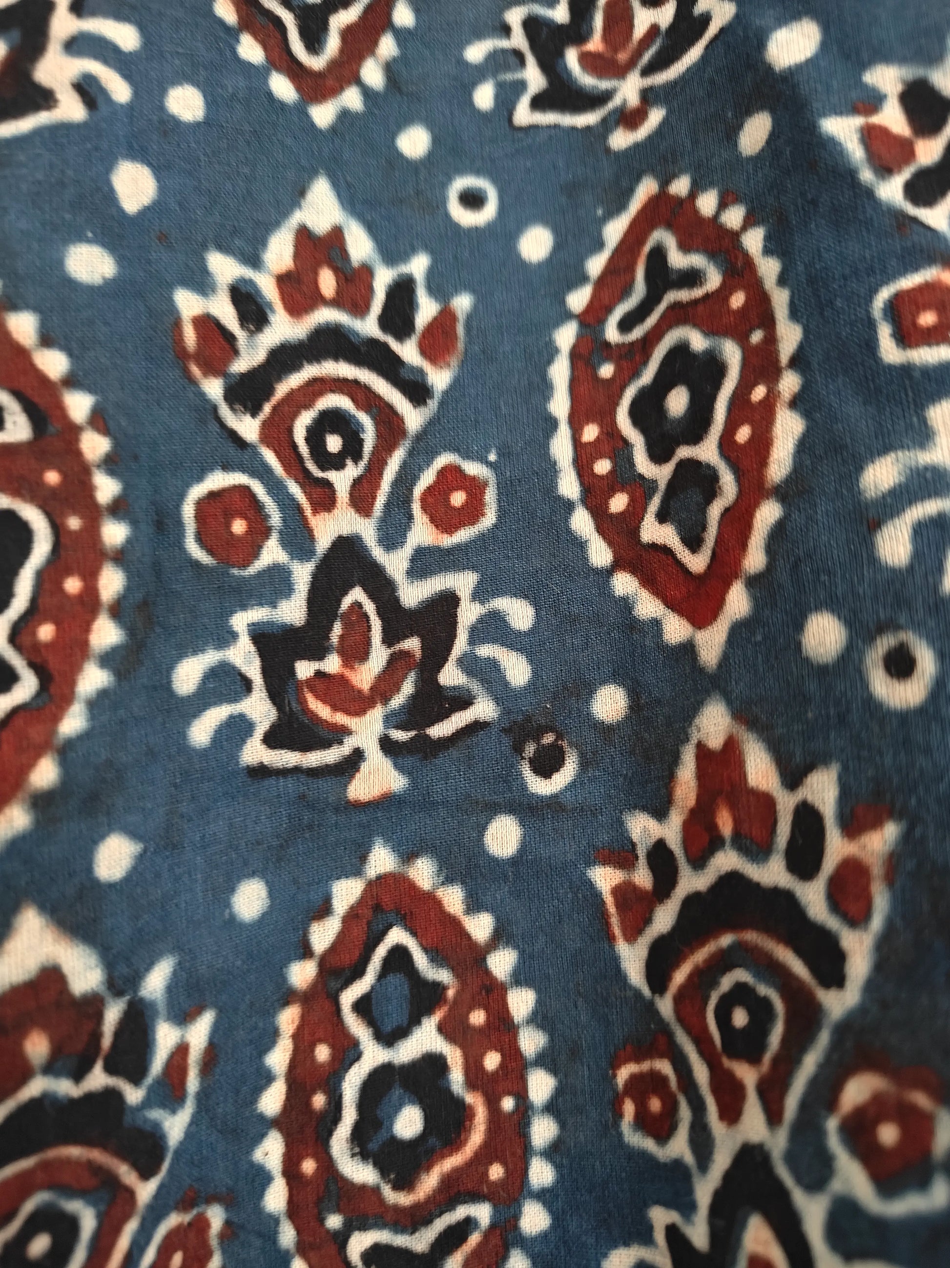 zoom view of ajrakh blockprint kaftan