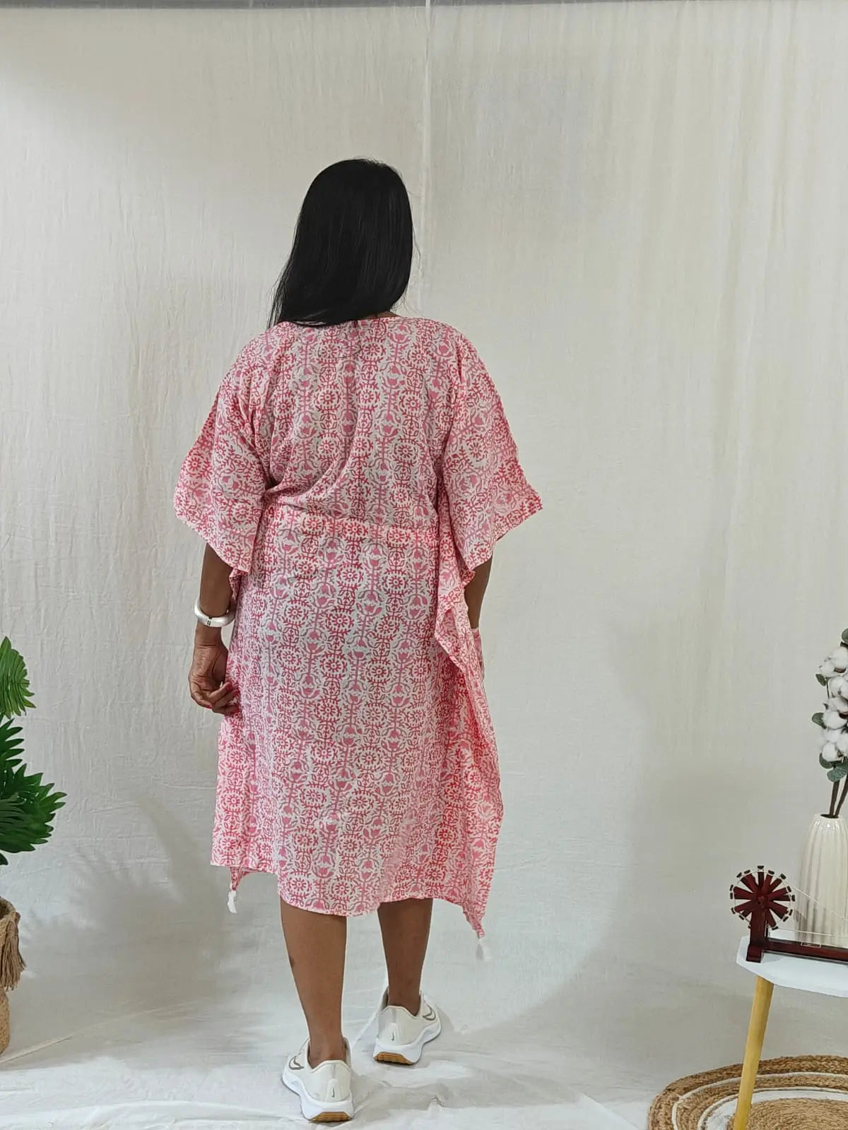 Back view of pink block print kaftan .