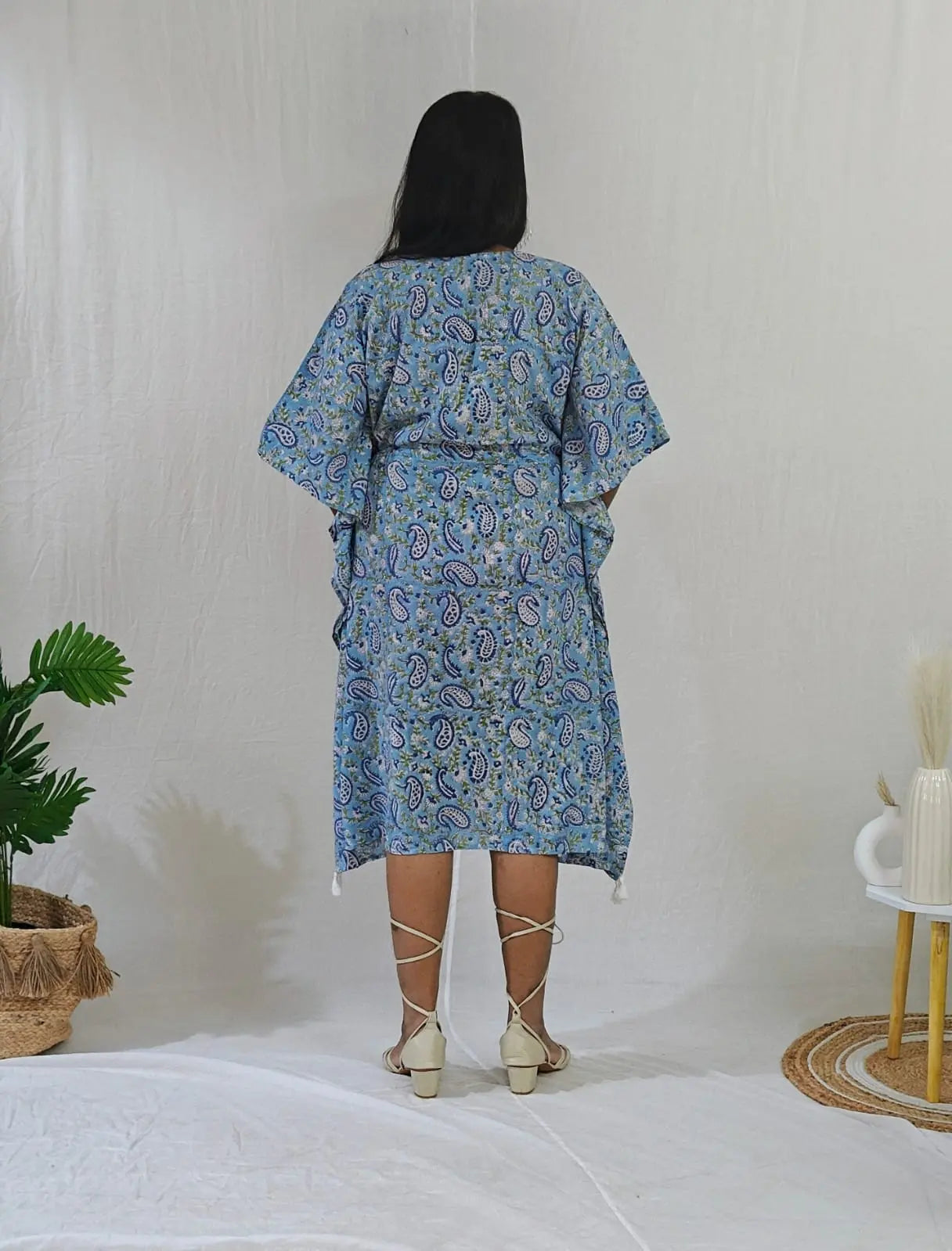 Back view of blue kaftan.